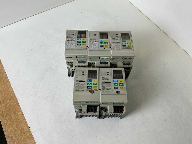 Omron sysdrive 3g3ev frequentieregelaar (5x) - afbeelding 1 van  4
