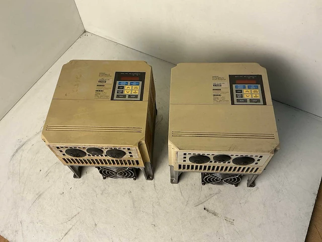 Omron sysdrive 3g3xv frequentieregelaar (2x) - afbeelding 2 van  6