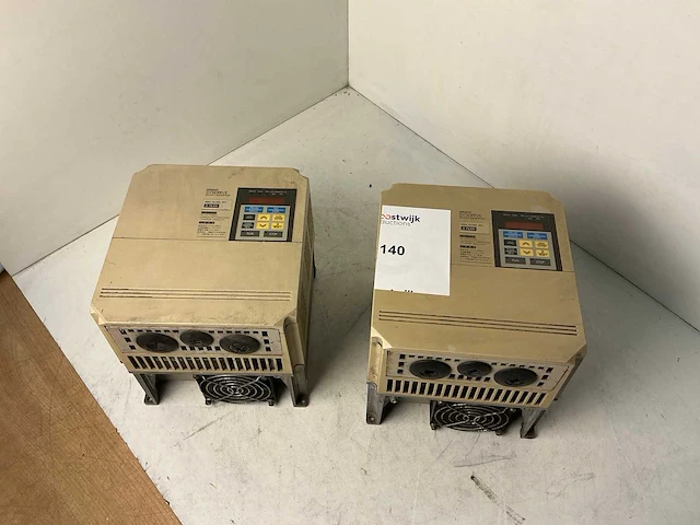 Omron sysdrive 3g3xv frequentieregelaar (2x) - afbeelding 1 van  6