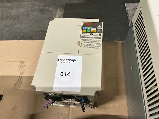 Omron varispeed v7 frequentieregelaar - afbeelding 1 van  4