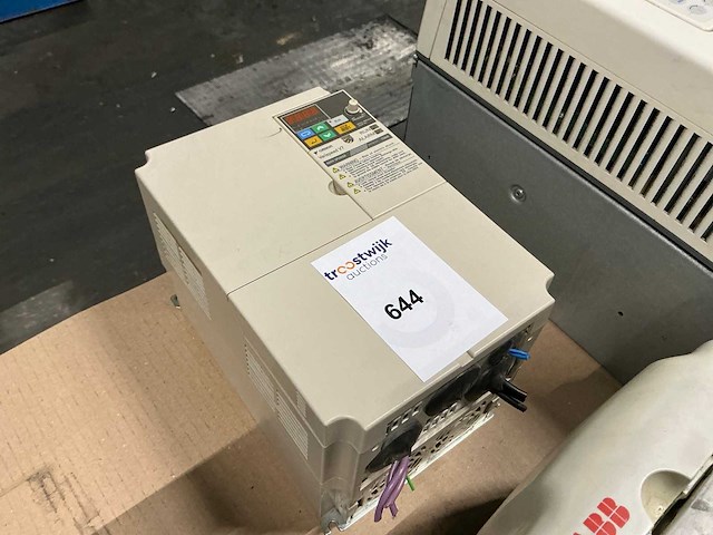 Omron varispeed v7 frequentieregelaar - afbeelding 2 van  4