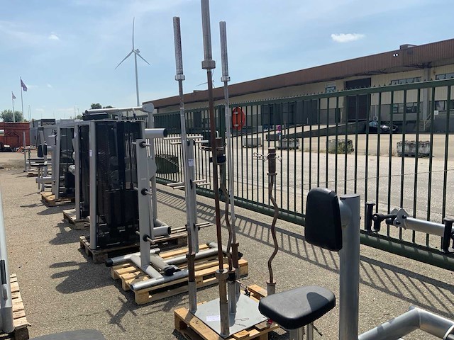 Onbekend 50mm stangen 5x met plateau krachtstation - afbeelding 1 van  3