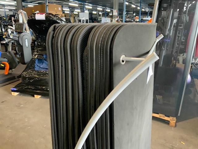 Onbekend aerobic matten 21 stuks crosstrainer - afbeelding 2 van  4