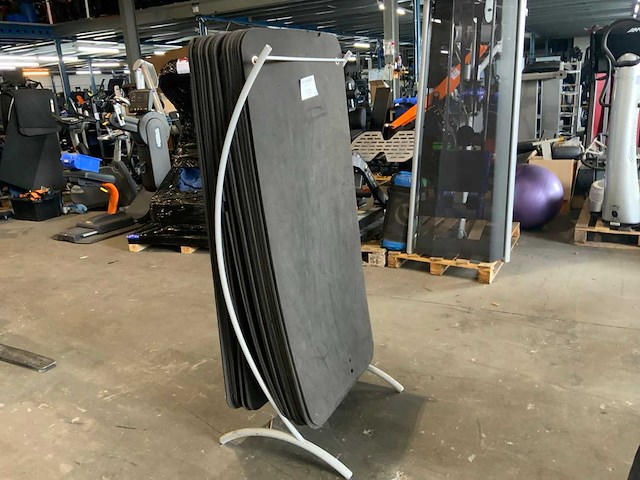 Onbekend aerobic matten 21 stuks crosstrainer - afbeelding 1 van  4