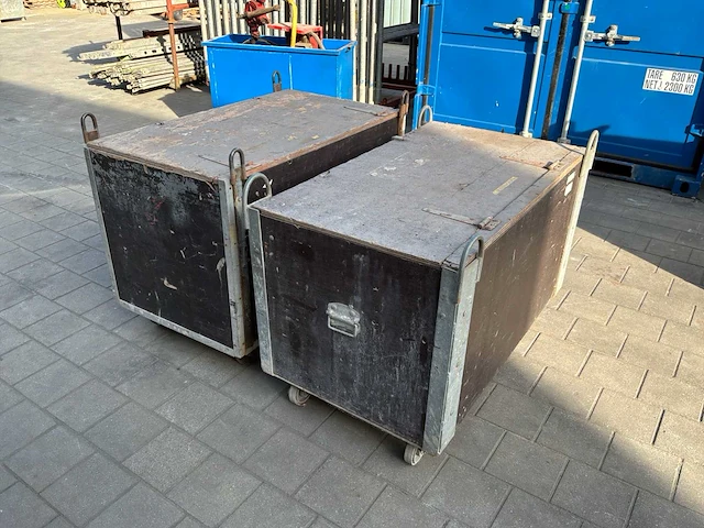 Onbekend bakken voor op de kraan (2x) - afbeelding 1 van  5