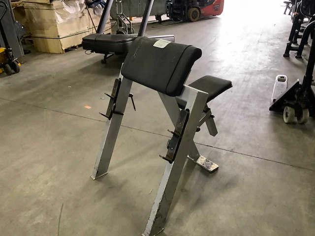 Onbekend biceps curl bench krachtstation - afbeelding 2 van  3