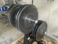 Onbekend bumperplates met technogym rek 10x20kg krachtstation - afbeelding 2 van  3