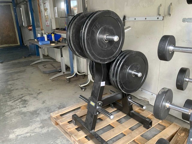 Onbekend bumperplates met technogym rek 10x20kg krachtstation - afbeelding 3 van  3