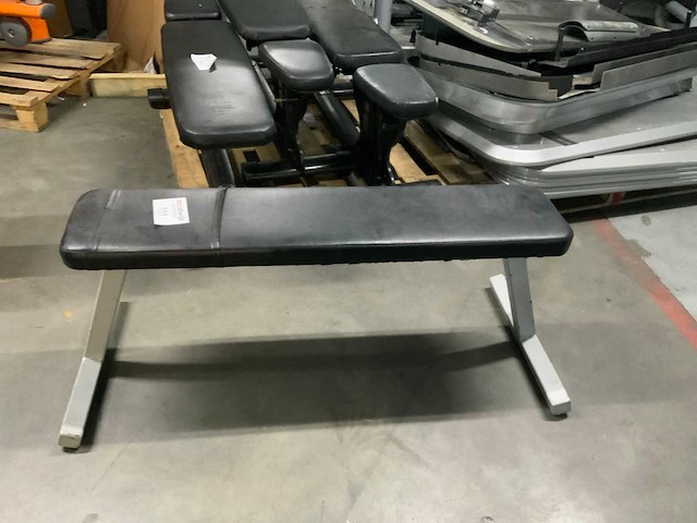 Onbekend flat bench krachtstation - afbeelding 1 van  4