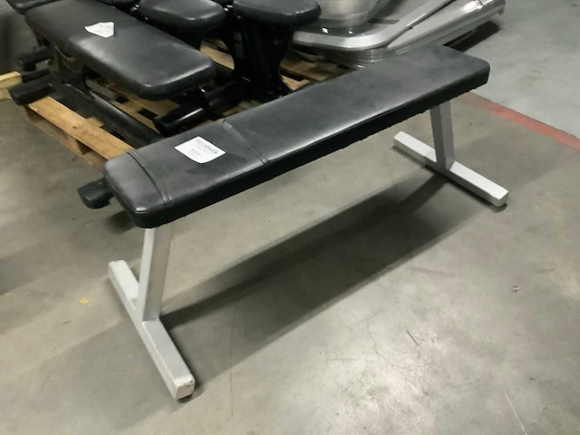 Onbekend flat bench krachtstation - afbeelding 3 van  4