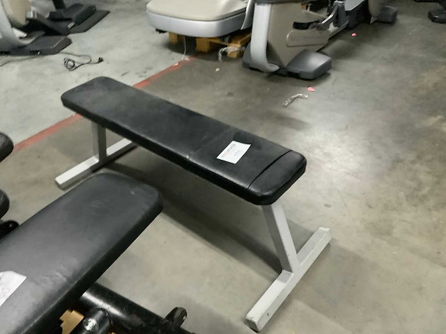 Onbekend flat bench krachtstation - afbeelding 4 van  4