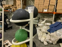 Onbekend medicine ball met rek 10x ball krachtstation - afbeelding 3 van  6