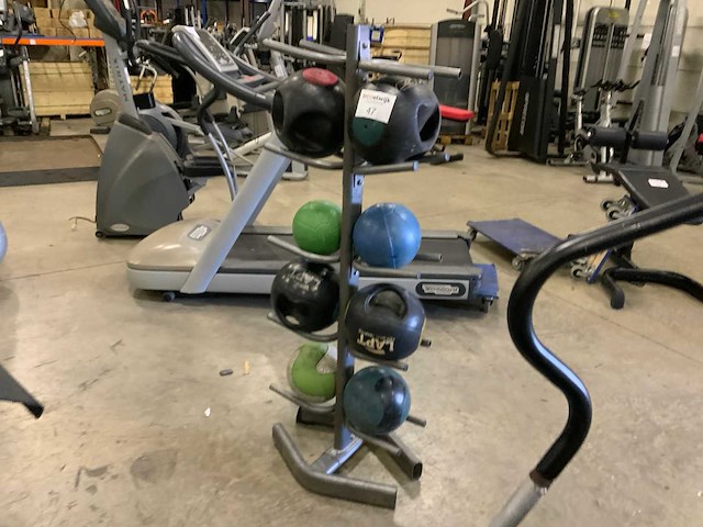 Onbekend medicine ball met rek krachtstation - afbeelding 1 van  6