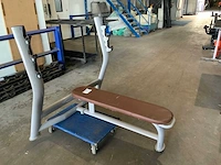 Onbekend olympic flat bench press krachtstation