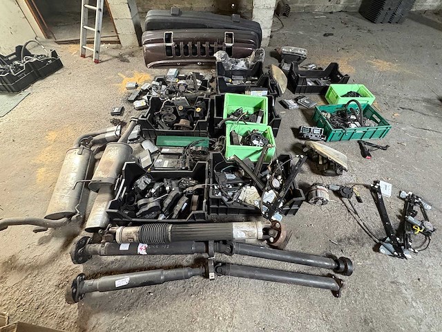 Onderdelen partij - bmw en jeep - part - afbeelding 1 van  15