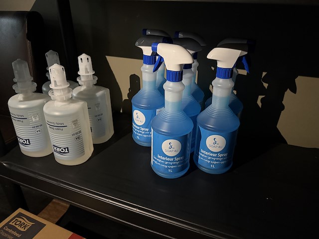 Onderhoudsproducten en pvc rekken - afbeelding 6 van  10