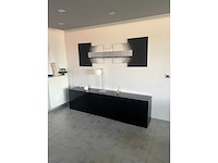 Onderkast - zwarte lak - glazen plaat (240 cm lang, 65 cm hoog, 42 cm diep) - afbeelding 1 van  3