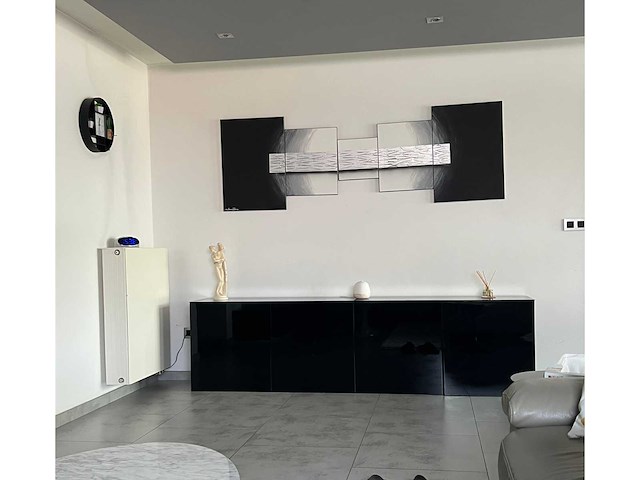 Onderkast - zwarte lak - glazen plaat (240 cm lang, 65 cm hoog, 42 cm diep) - afbeelding 3 van  3