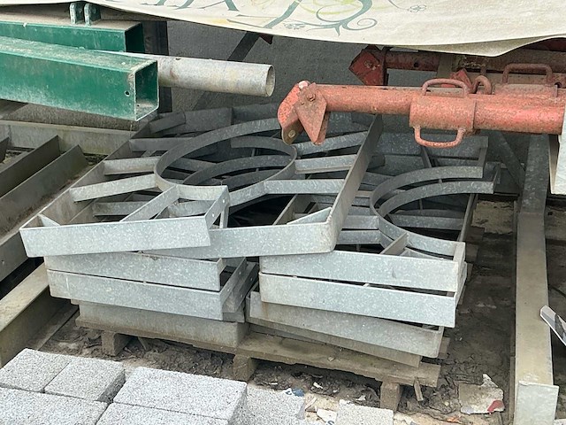 Onderstel boom afwerking (6x) - afbeelding 1 van  3