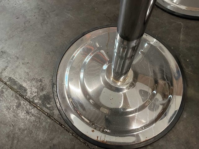 Ongebrandde magiër verlichte sta-tafel - afbeelding 8 van  9