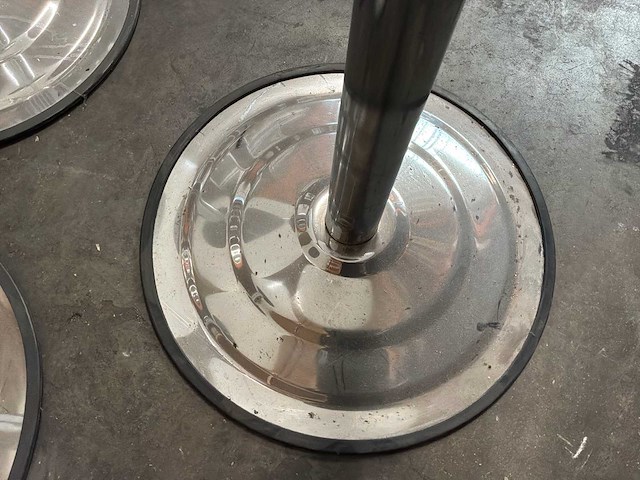 Ongebrandde magiër verlichte sta-tafel - afbeelding 9 van  9