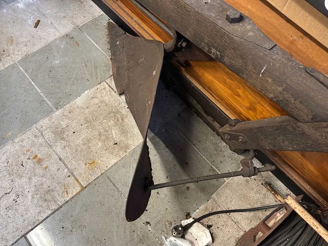 Ongebrandmerkt oud os-ploeg - afbeelding 5 van  11