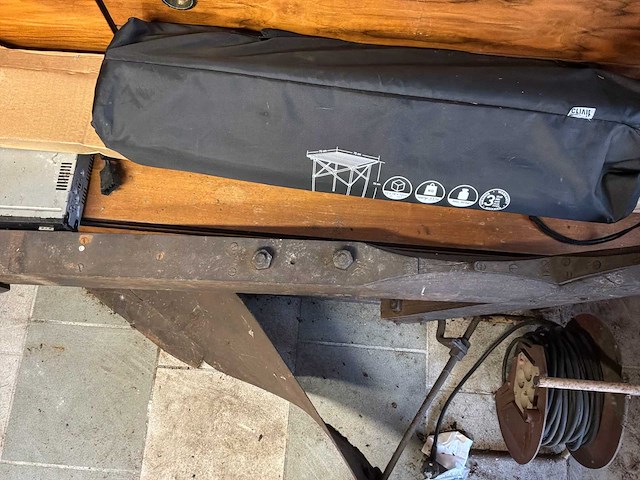 Ongebrandmerkt oud os-ploeg - afbeelding 6 van  11