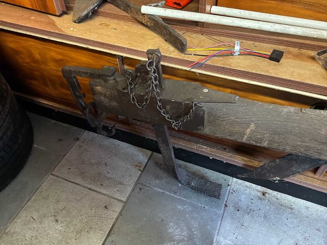 Ongebrandmerkt oud os-ploeg - afbeelding 8 van  11