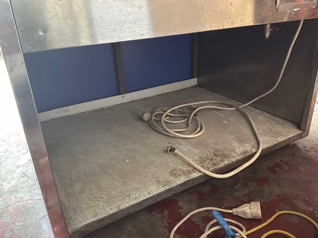 Ongebrandmerkt verwarmd aanrechtdisplay - afbeelding 3 van  8