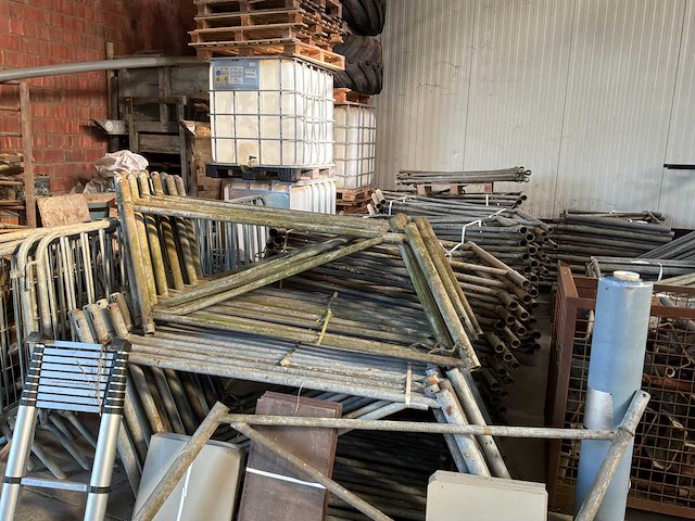 Ongemerkte steigers - 1985 titan tower - afbeelding 3 van  16