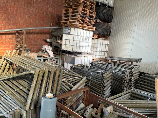 Ongemerkte steigers - 1985 titan tower - afbeelding 7 van  16