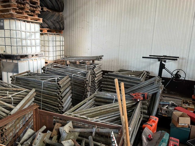 Ongemerkte steigers - 1985 titan tower - afbeelding 8 van  16