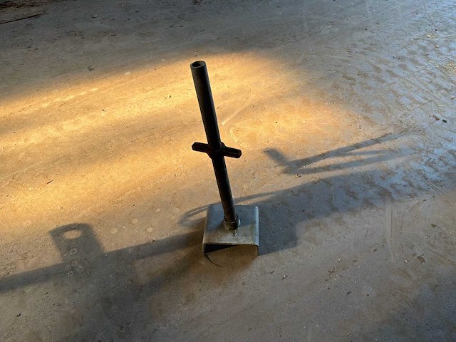 Ongemerkte steigers - 1985 titan tower - afbeelding 13 van  16