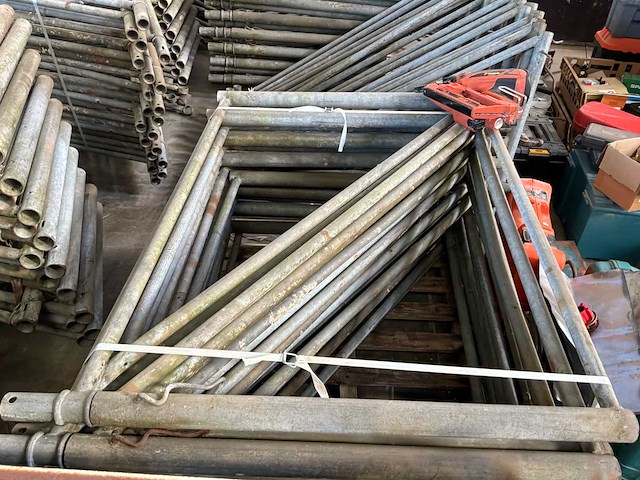 Ongemerkte steigers - 1985 titan tower - afbeelding 8 van  9