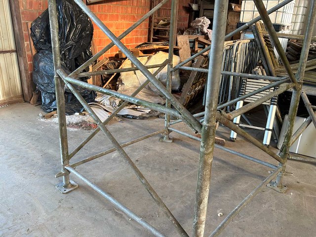 Ongemerkte steigers - 1985 titan tower - afbeelding 2 van  9