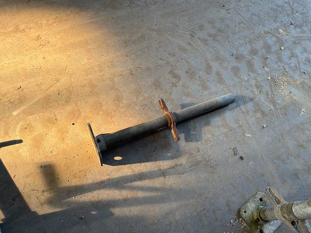 Ongemerkte steigers - 1985 titan tower - afbeelding 3 van  9