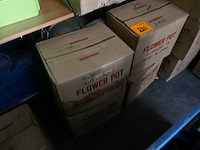 Ongeveer 12 dozen met allerhande geleierwerk - afbeelding 2 van  4