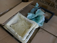 Ongeveer 12 dozen met allerhande gleierwerk - afbeelding 3 van  4