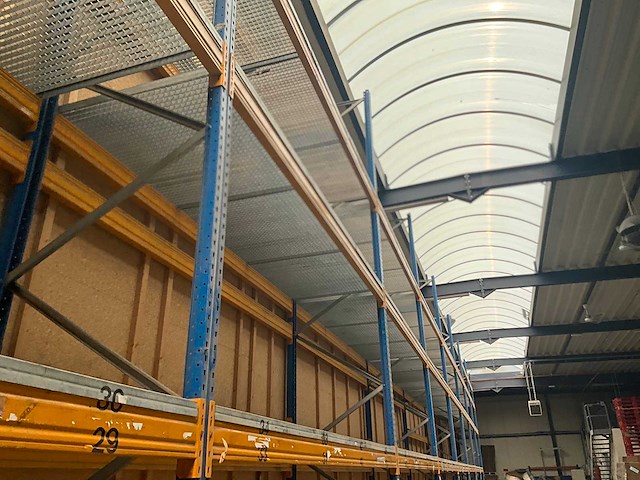 Ongeveer 33,3 lopende meter palletstelling - afbeelding 4 van  17