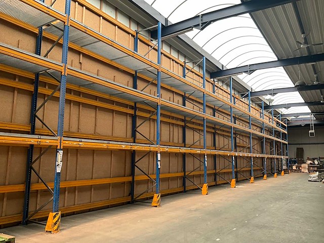 Ongeveer 33,3 lopende meter palletstelling - afbeelding 1 van  17