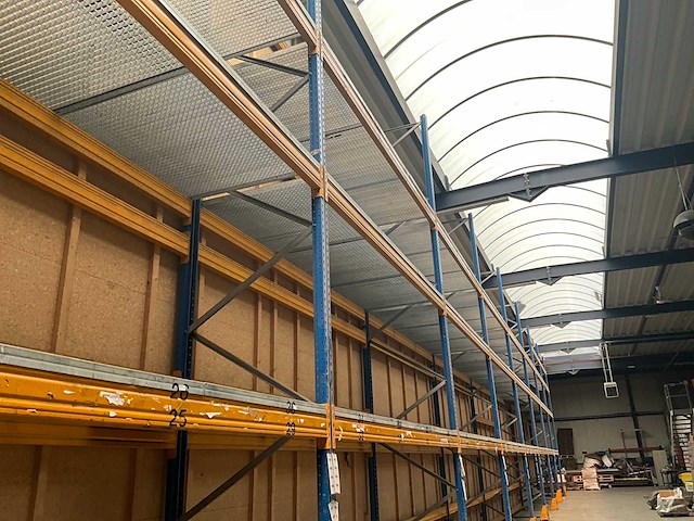 Ongeveer 33,3 lopende meter palletstelling - afbeelding 14 van  17