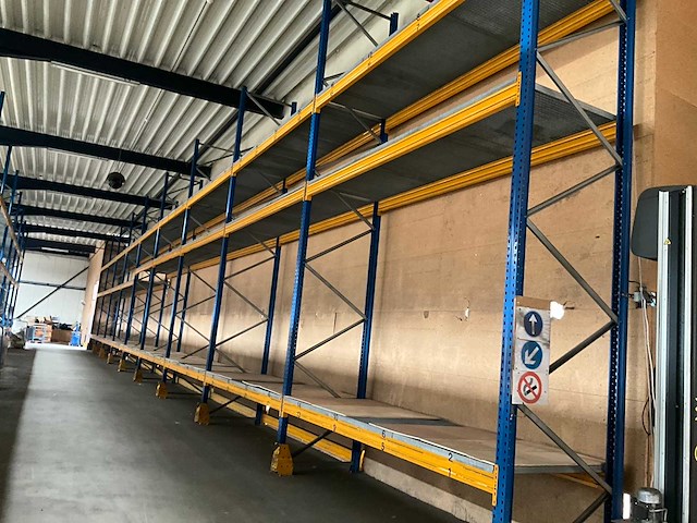Ongeveer 33,3 lopende meter palletstelling - afbeelding 1 van  17