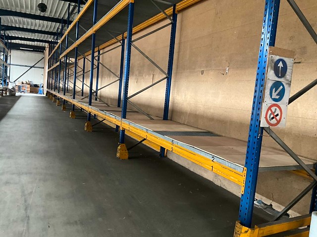 Ongeveer 33,3 lopende meter palletstelling - afbeelding 12 van  17