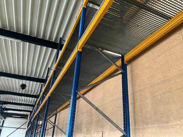 Ongeveer 33,3 lopende meter palletstelling - afbeelding 14 van  17