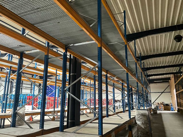 Ongeveer 37 lopende meter palletstelling - afbeelding 2 van  17