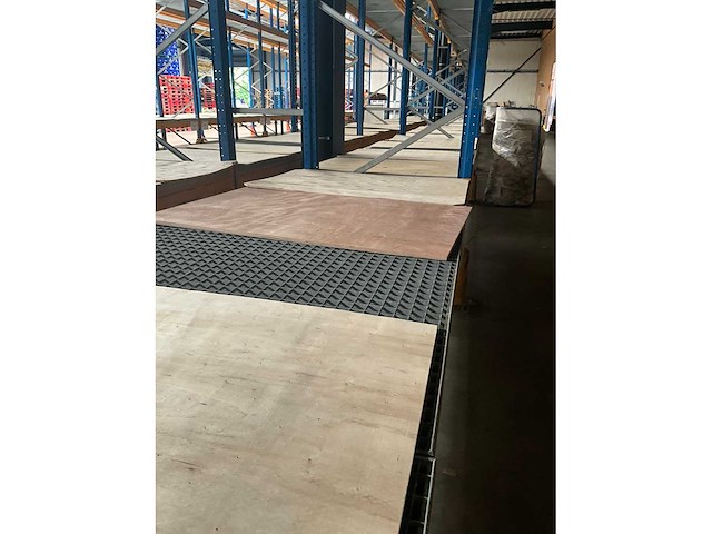 Ongeveer 37 lopende meter palletstelling - afbeelding 3 van  17