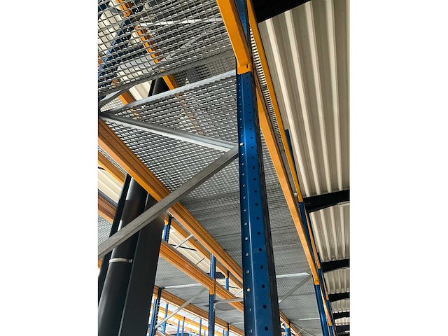 Ongeveer 37 lopende meter palletstelling - afbeelding 4 van  17