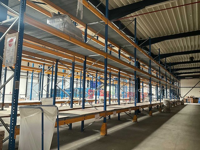 Ongeveer 37 lopende meter palletstelling - afbeelding 1 van  17