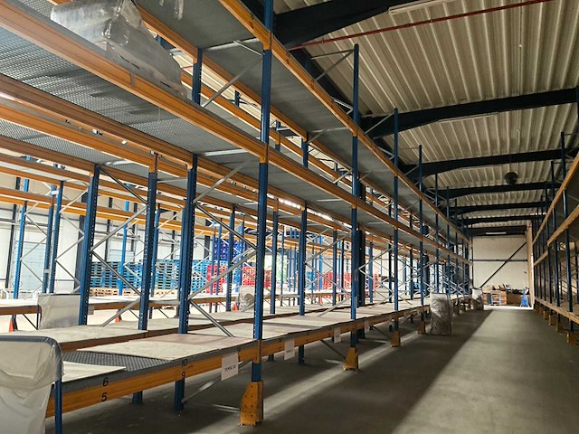 Ongeveer 37 lopende meter palletstelling - afbeelding 10 van  17
