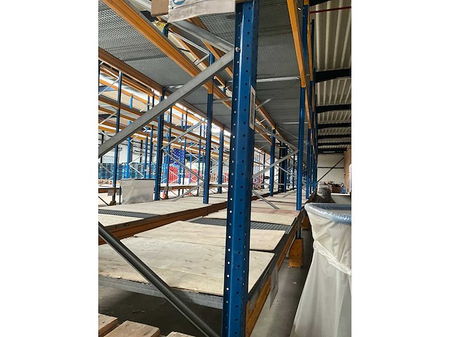 Ongeveer 37 lopende meter palletstelling - afbeelding 13 van  17
